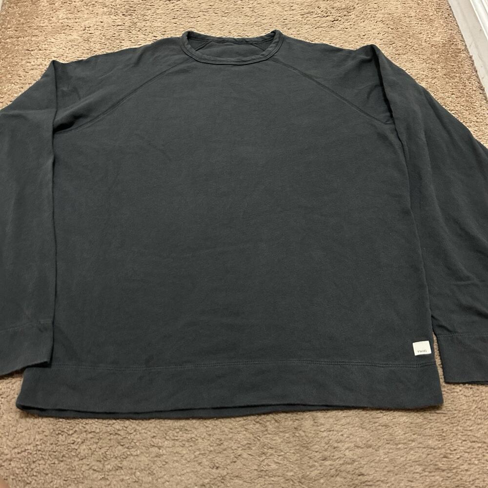 Vuori Long Sleeve Vital Crew Size Medium Men’s Gray Sweatshirt Style V245